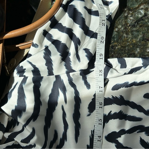 NWT Wrap Up by VP Poly Silk zebra button down oversized sleep shirt/dress. S - Picture 10 of 12
